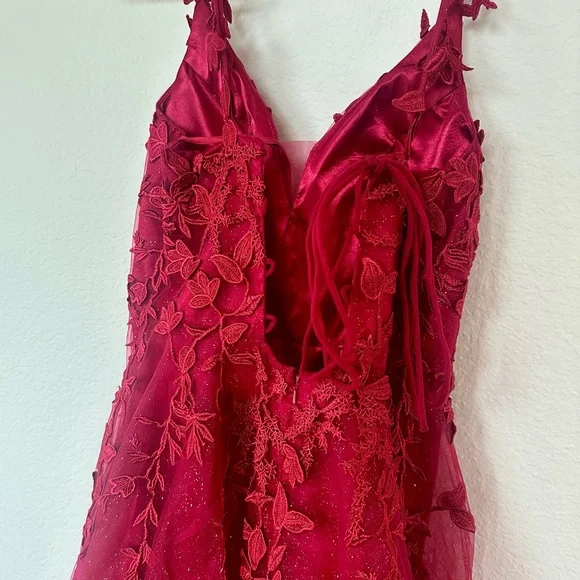 Elegant Red Evening Gown - So Pretty! - Picture 5 of 7